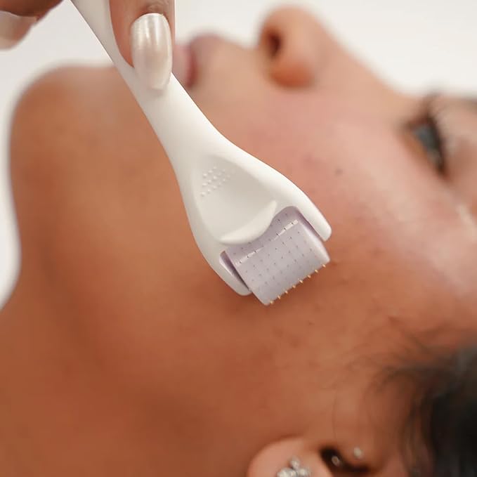 ROSELYNBOUTIQUE Derma Roller for Hair Beard Facial Skin Face 540 Microneedles At-Home Beauty Instrument White Holiday Gift for Men Women